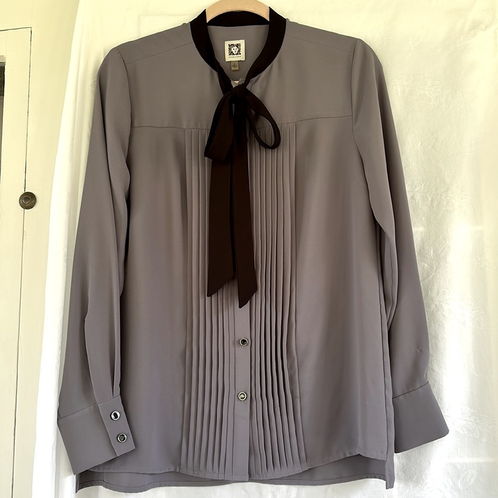 GUC - Ann Klein Gray Tuxedo Pleated w/Black Bow Tie Neck Blouse - Size 8